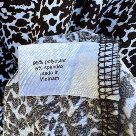 Lane Bryant Woman's Tunic Blouse Black White Ruched side 3/4 Sleeves plus size - Picture 5 of 5